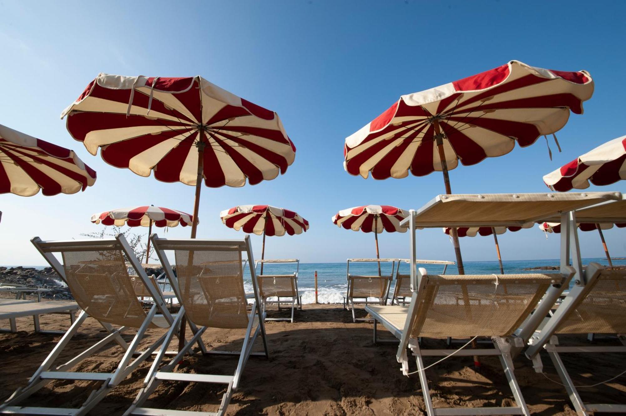 Nicoletta Rivieraholiday Albenga Extérieur photo